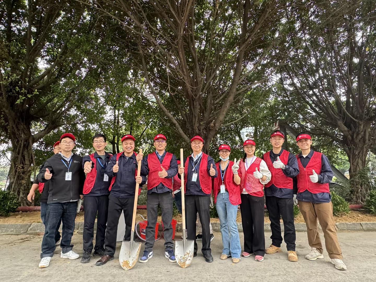 2024年PG电子科技植一抹新绿 寄一份希望植树节