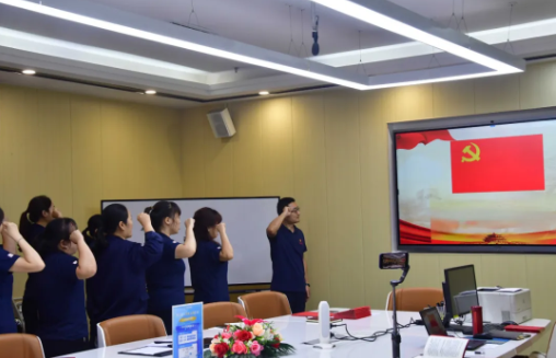 忆初心，，，，，，守党纪，，，，，，赶考路上勇毅行
